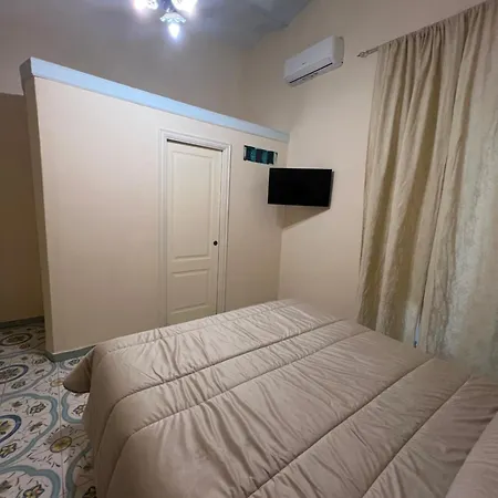 Rosy Oda ve Kahvaltı 4*