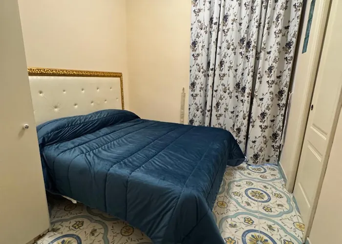 Rosy Bed and Breakfast Νάπολη